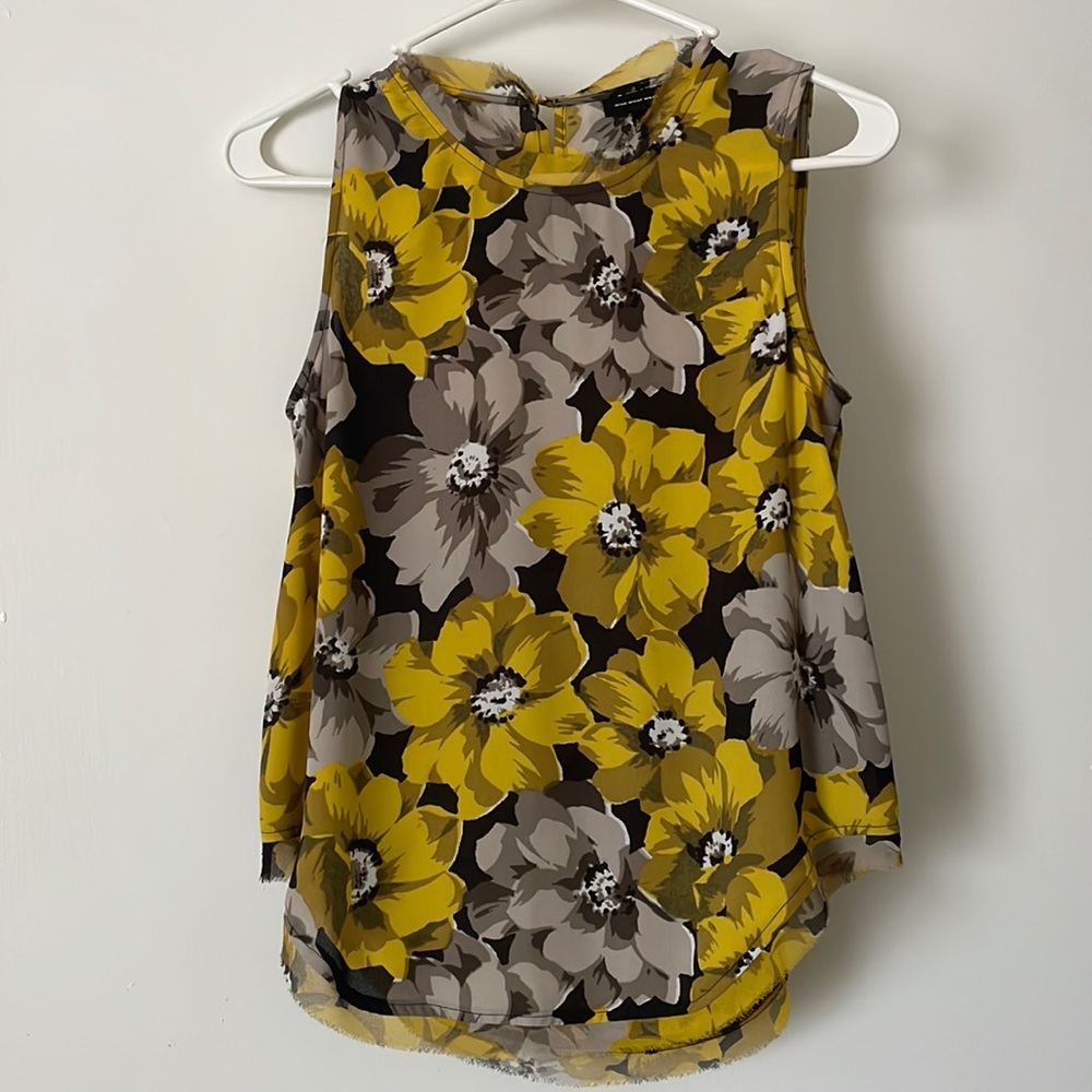 Sleeveless Patterned Blouse